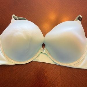NWT VS Light Turquoise Push Up Bra